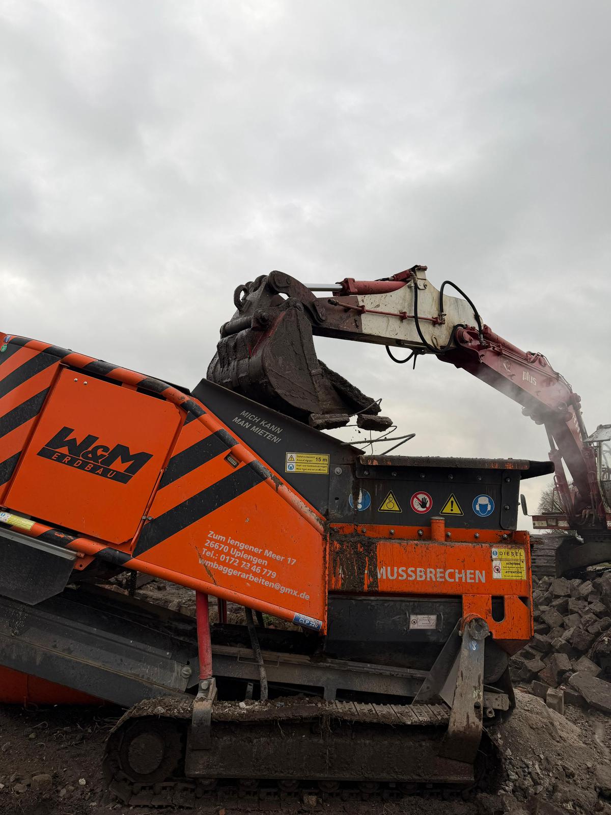 W&M Bagger mit Brecheranlage